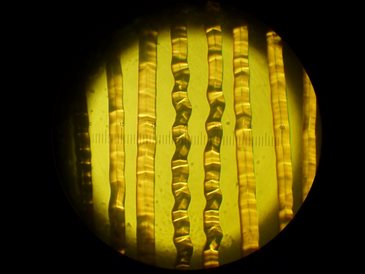 04 Grooves in a microscope